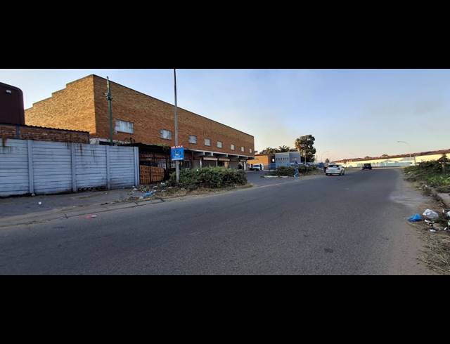 1,265M² BUILDING FOR SALE IN APEX
